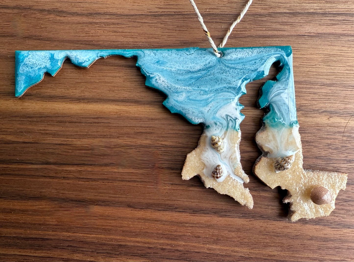 Maryland Ornament Handmade with Unique Coastal Details, Perfect Nautical Souvenir Gift for Beach Lovers, Elegant Home Decor for Ocean Enthusiasts, Great Gift for Maryland Residents and Travelers