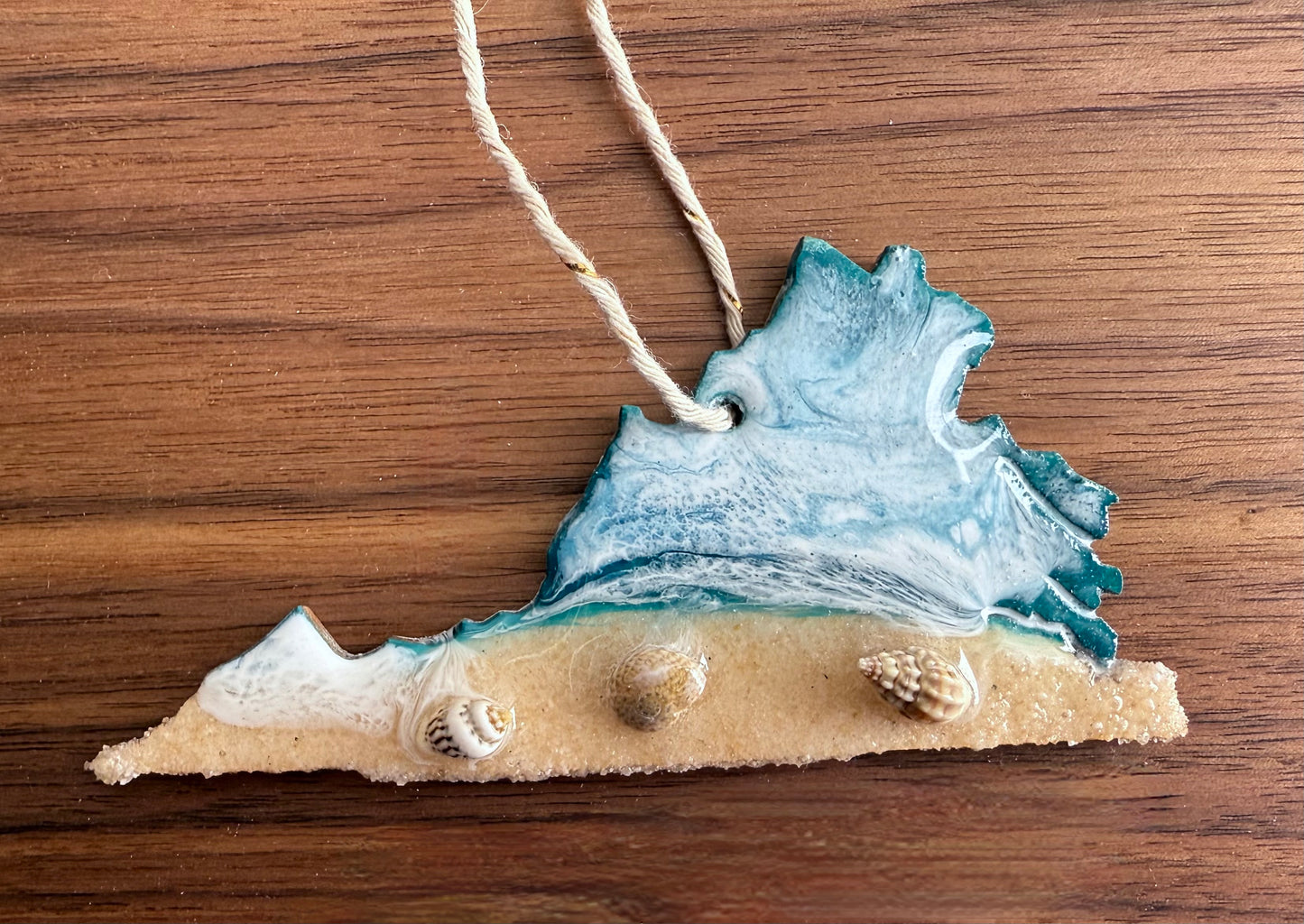 Virginia Ornament Handmade with Unique Coastal Details, Perfect Nautical Souvenir Gift for Beach Lovers, Elegant Home Decor for Ocean Enthusiasts, Great Gift for Virginia Residents and Travelers