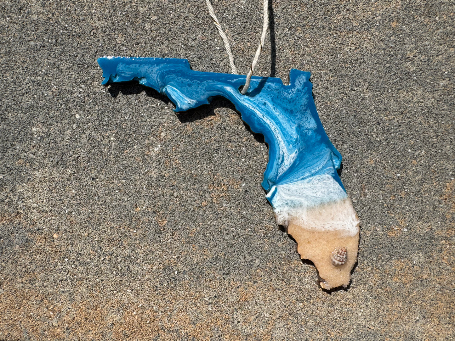 Florida Ornament Handmade with Unique Coastal Details, Perfect Nautical Souvenir Gift for Beach Lovers, Elegant Home Decor for Ocean Enthusiasts, Great Gift for Florida Residents and Travelers