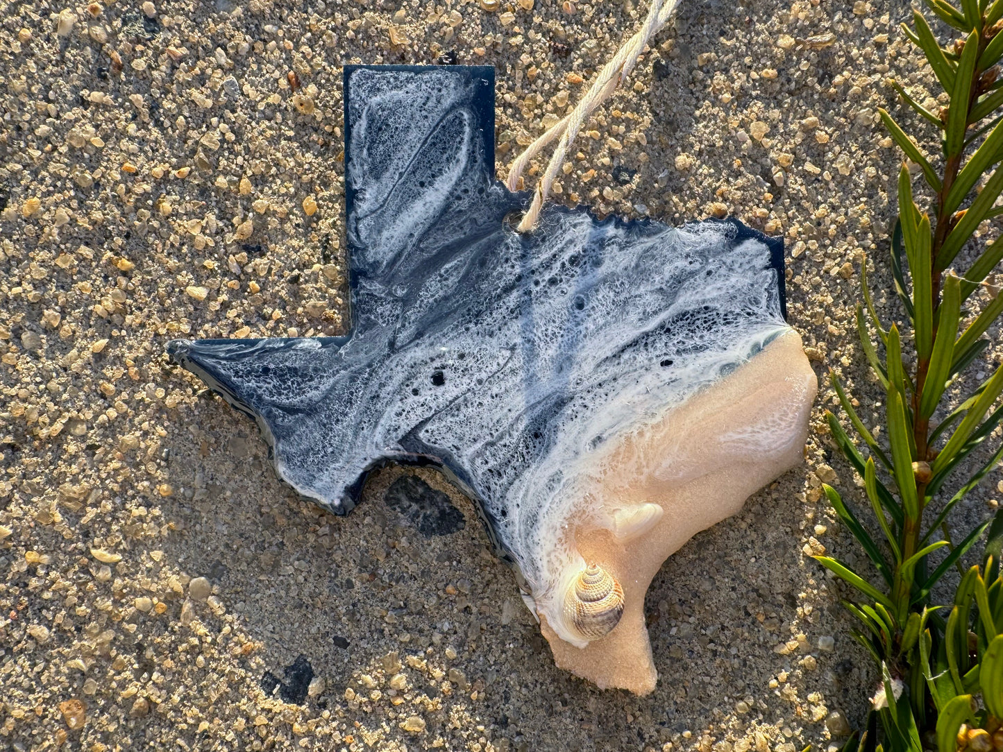 Texas Ornament Handmade with Unique Coastal Details, Perfect Nautical Souvenir Gift for Beach Lovers, Elegant Home Decor for Ocean Enthusiasts, Great Gift for Texas Residents and Travelers